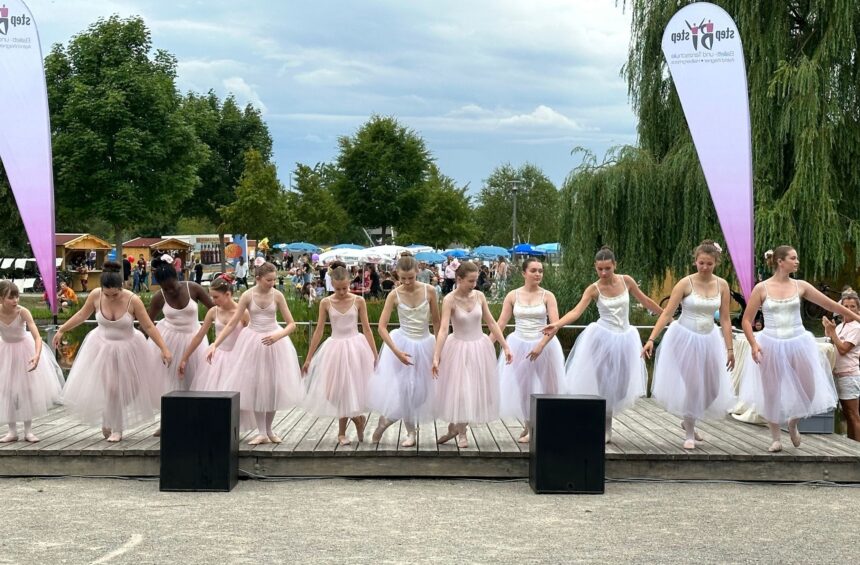School is out, Tanzen in: Step by Step feiert Ferienbeginn auf der Schools out Party im Sportpark Hallbergmoos